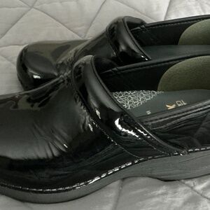 Dansko XP 2.0 Wide Black Patent Waterproof- Size 38